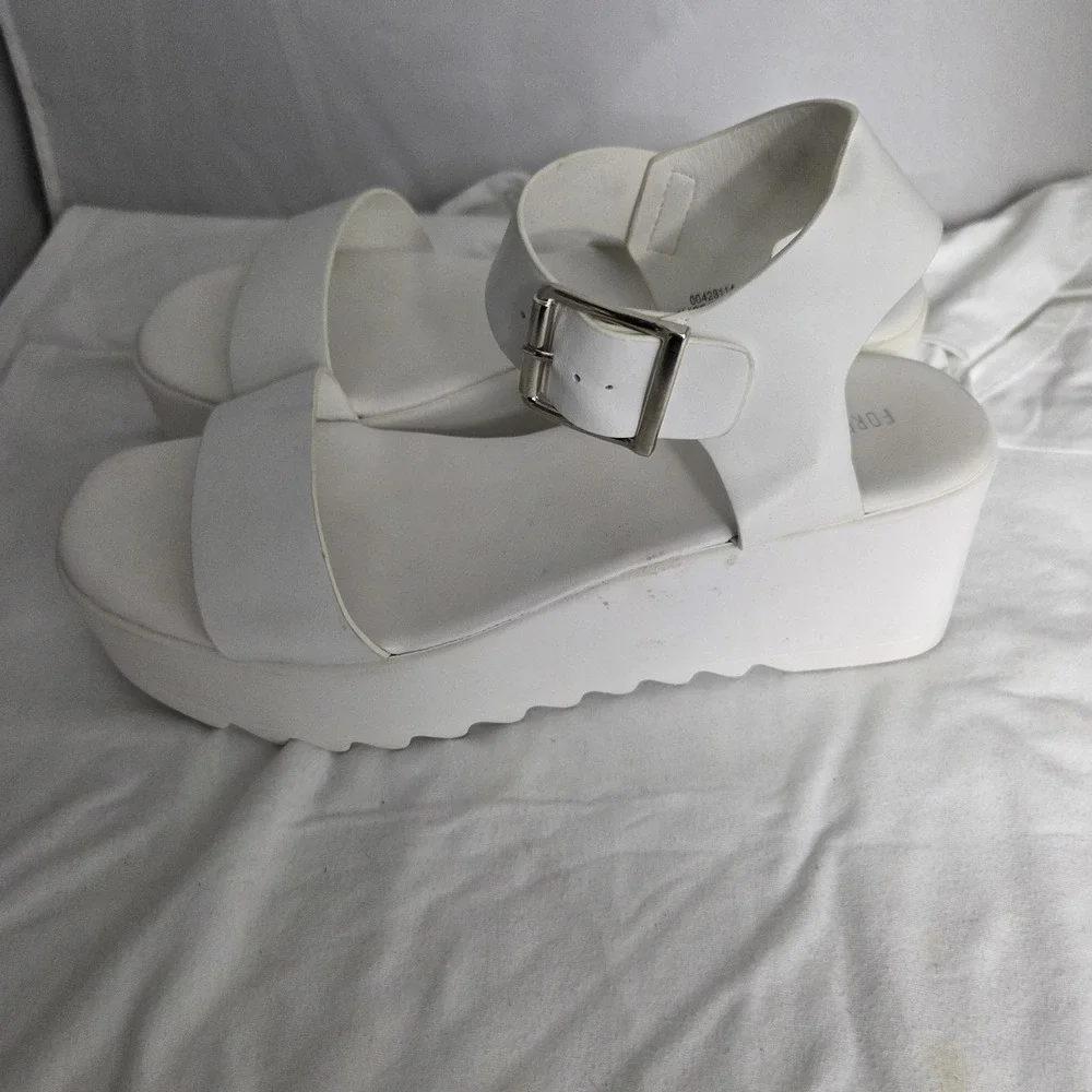 Forever 21 Sandals Womens Size 9 White Platform Wedge Ankle Strap Buckle Shoes